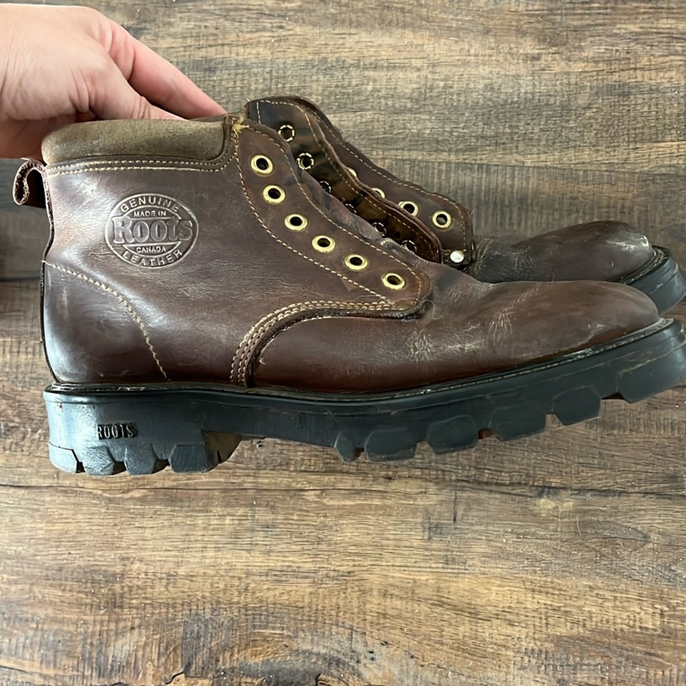 Missing laces but in great condition